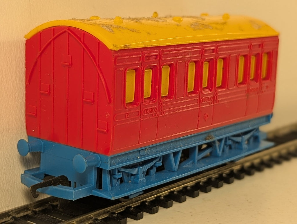 Hornby Railways OO Gauge Playtrains 4-Wheel Coach Passenger Coach 12
