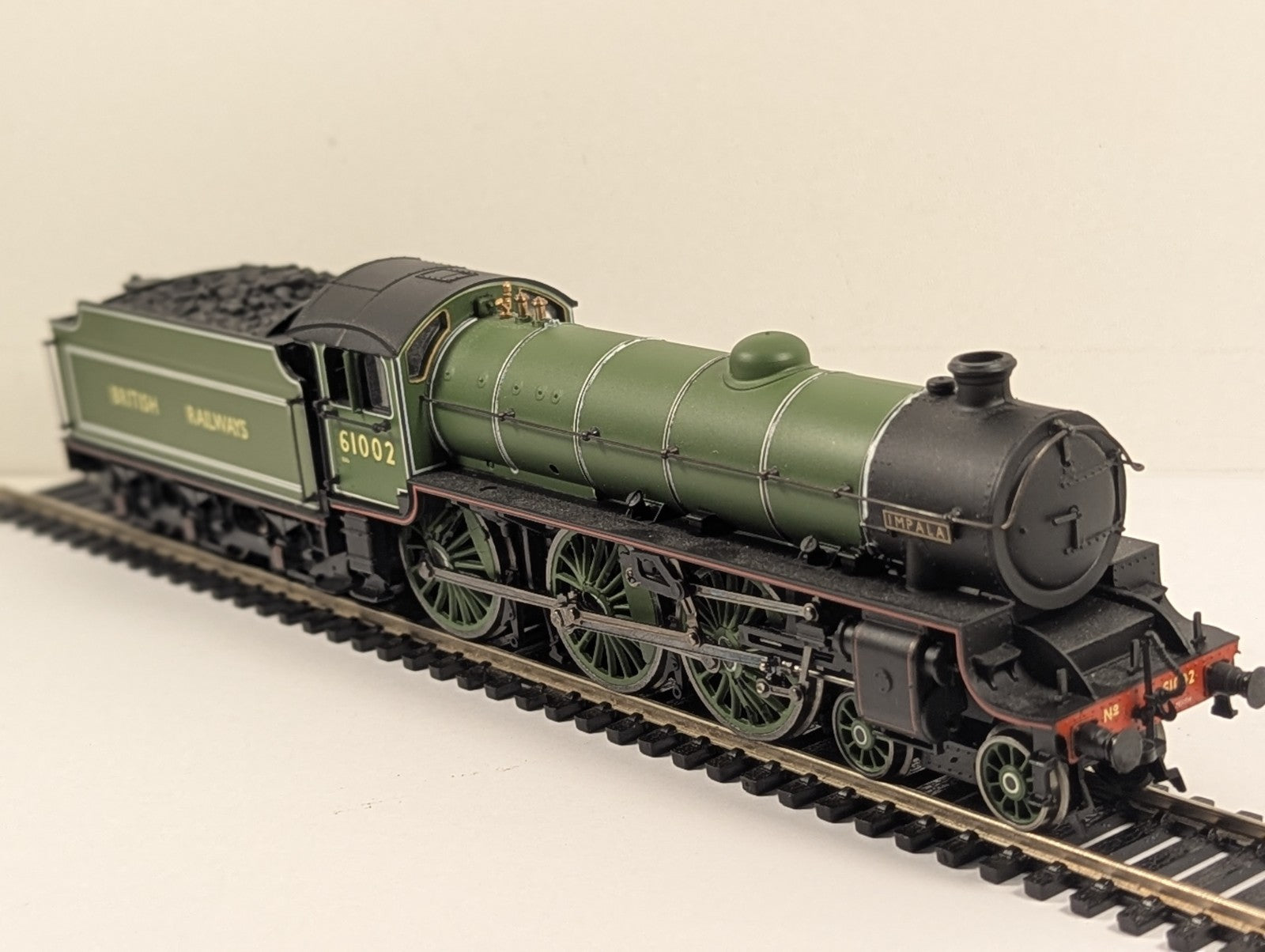 Bachmann 31-702 OO Gauge Thompson B1 61002 Impala BR Green Non-Runner