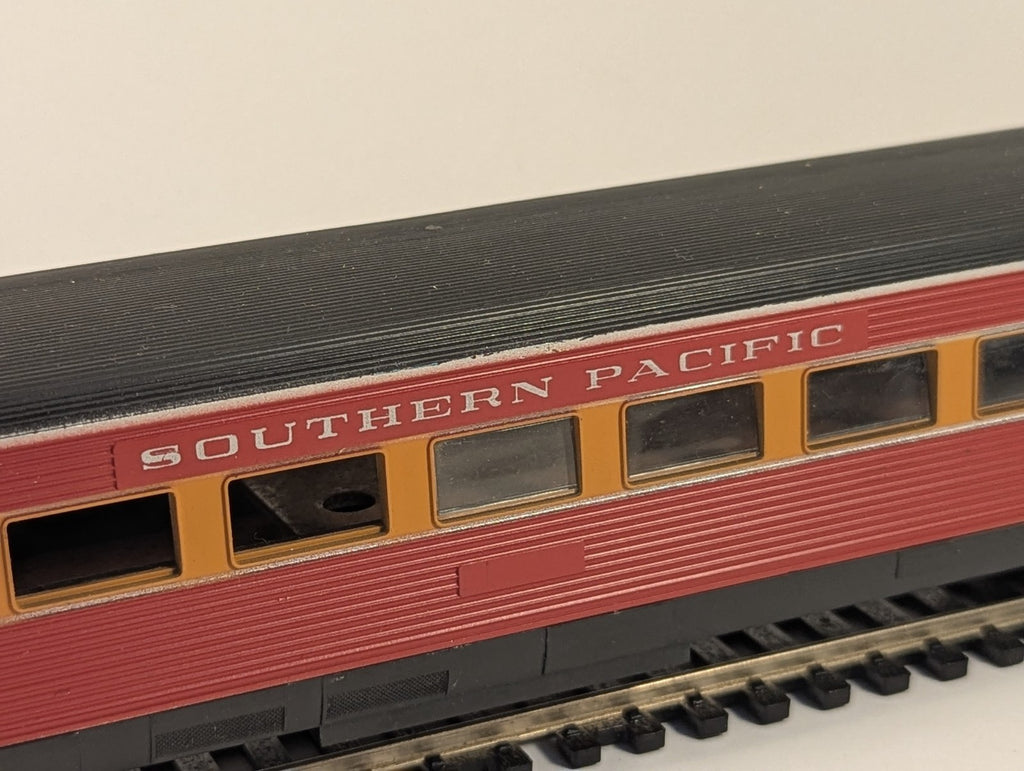 Con-Cor HO Gauge Streamlined Coach Southern Pacific Daylight