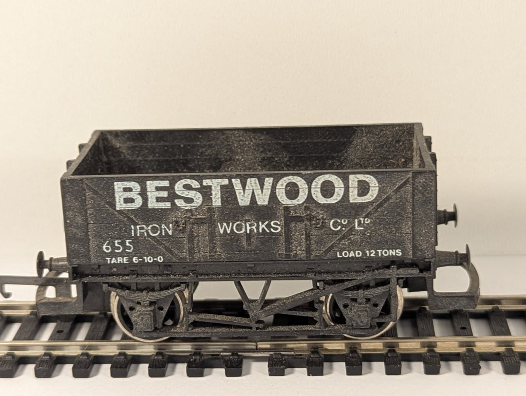 Hornby R009-020 OO Gauge Bestwood Iron Works 5 Plank Wagon weathered