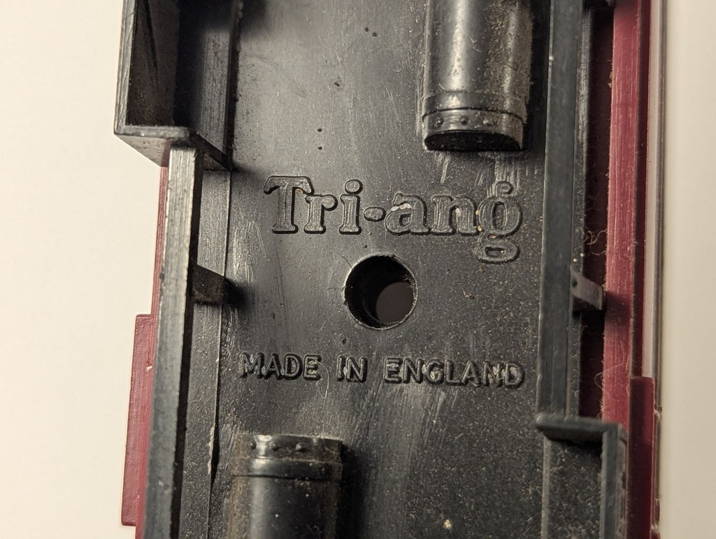 Tri-ang OO Gauge BR Composite Coach Passenger Coach M24001 BR Crimson & Cream