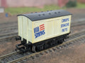 Hornby R135 Smiths Snacks Closed Van OO Gauge