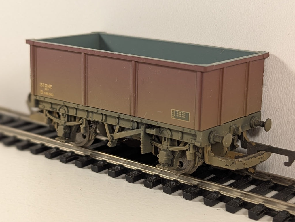 Hornby OO Gauge BR 26T Stone Mineral Wagon – B386003 (Weathered)
