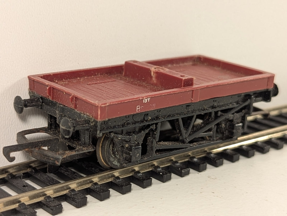Tri-ang Railways R17 Bolster Wagon – OO Gauge