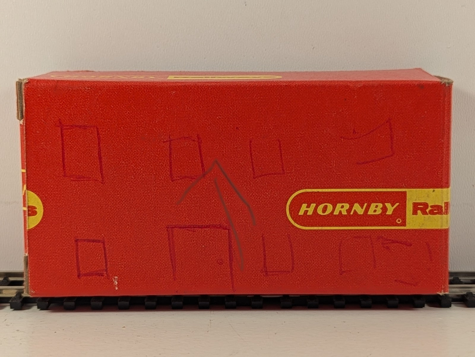 Hornby R011 OO Gauge BR Ventilated Van - Boxed