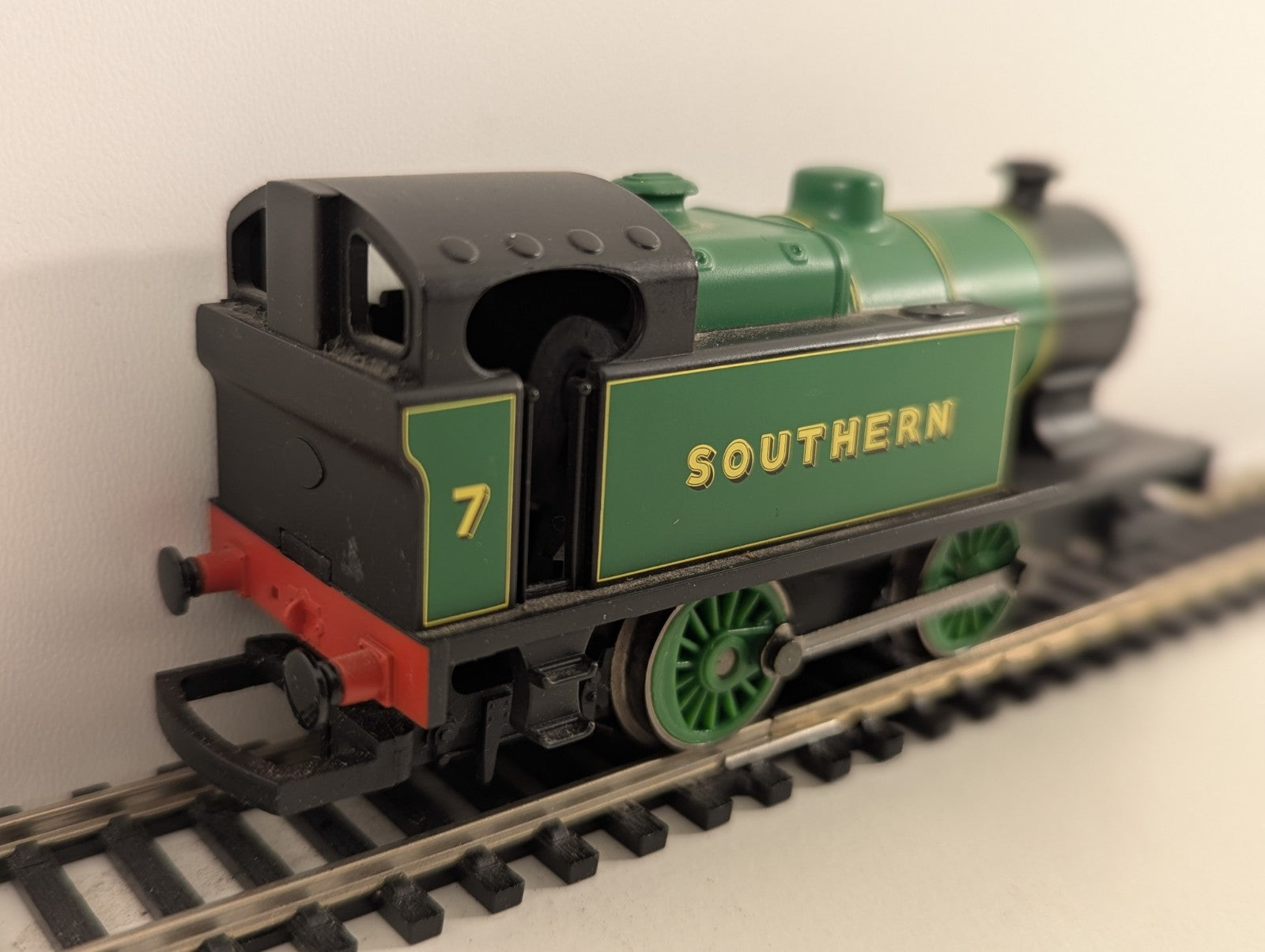 Hornby R2439 Southern 0-4-0T Industrial Locomotive – No. 7 – OO Gauge