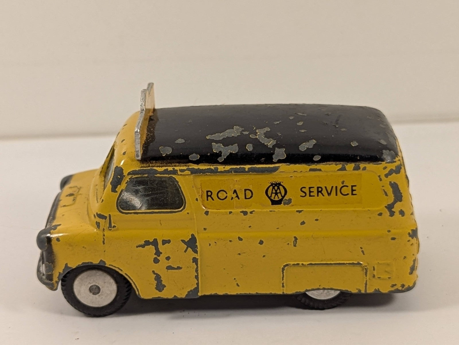 Corgi Toys 408 Bedford AA Road Service Van 1:43 Scale