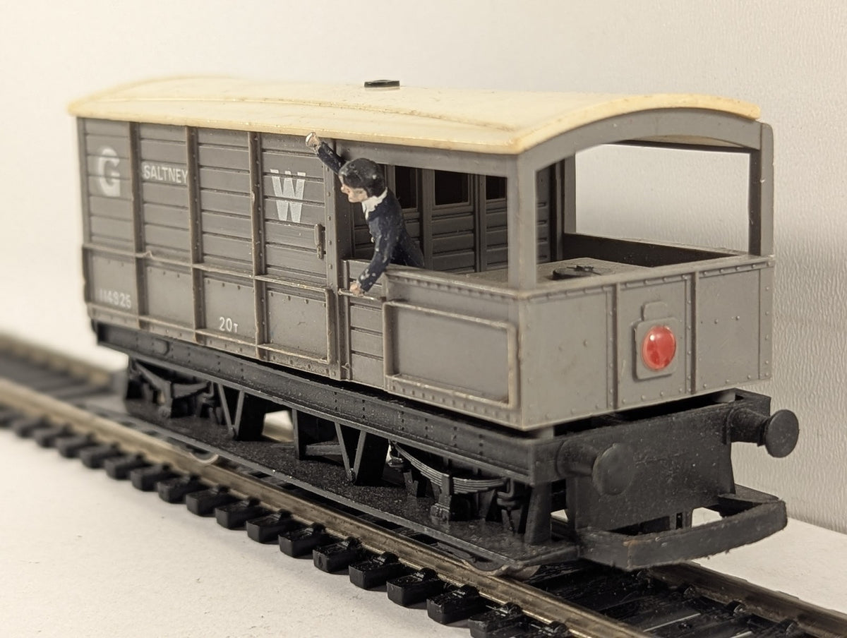 Hornby OO Gauge GWR 20t Toad Brake Van 'Saltney' 114925 GWR Grey R016