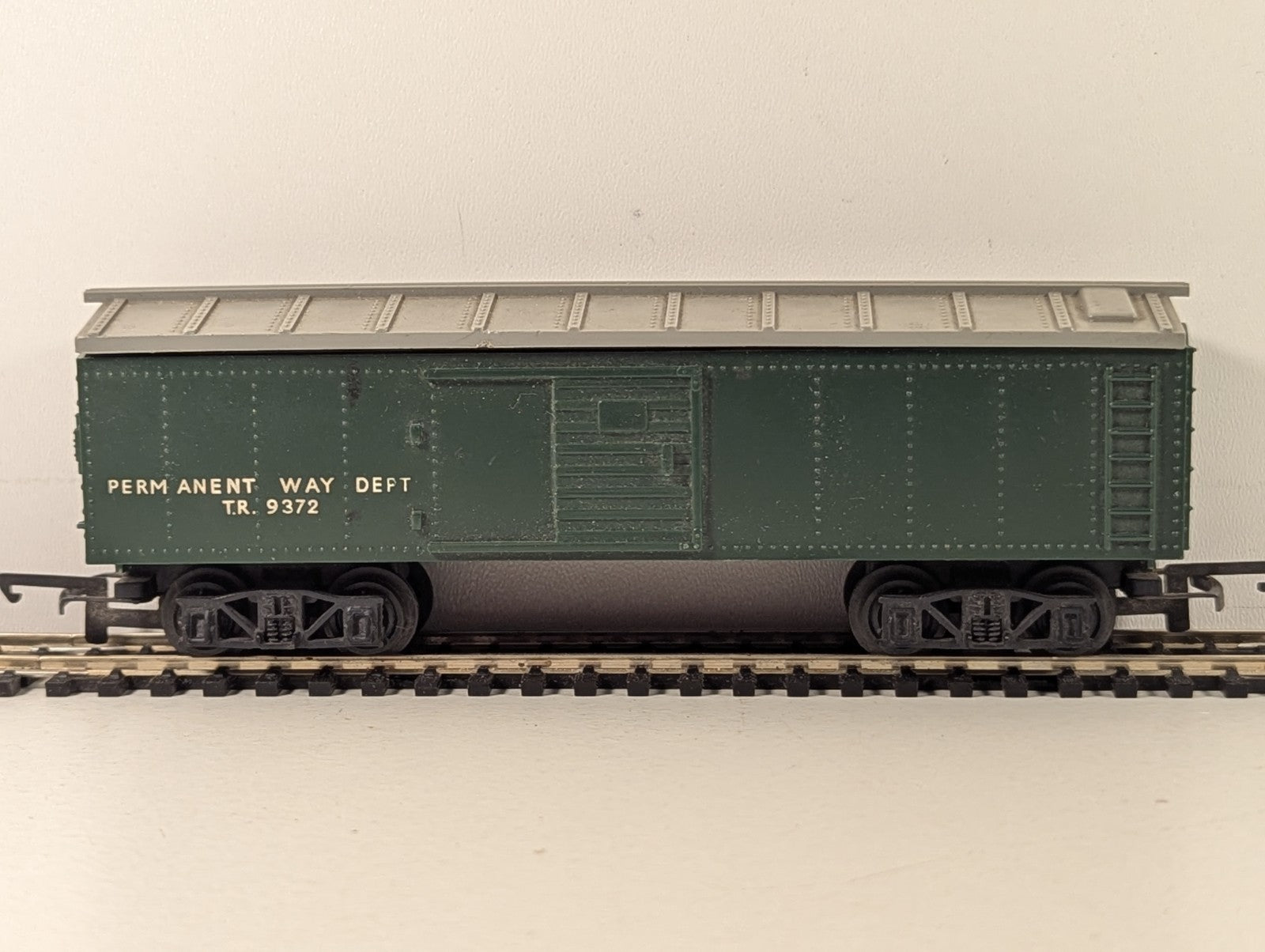 Tri-ang OO Gauge Bogie Utility Van Goods Wagon TR 9372