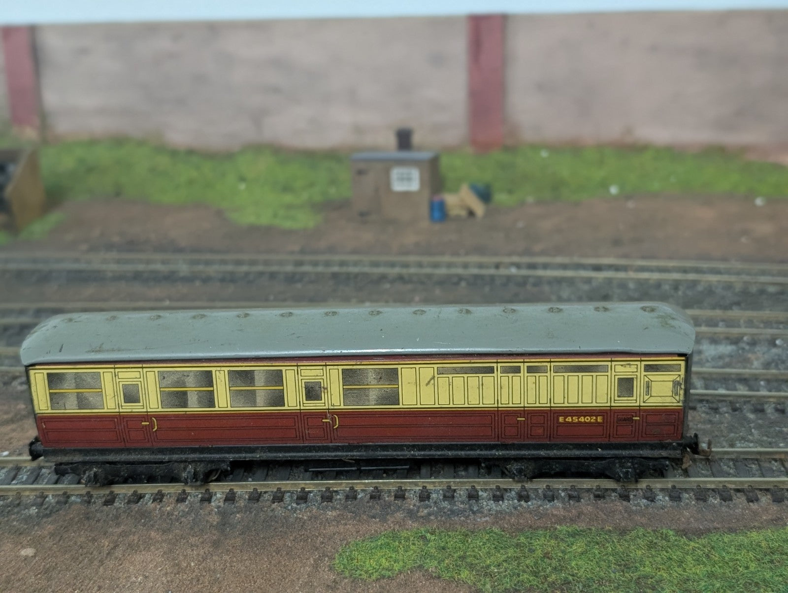 Hornby by Meccano - E45402E Guard Coach