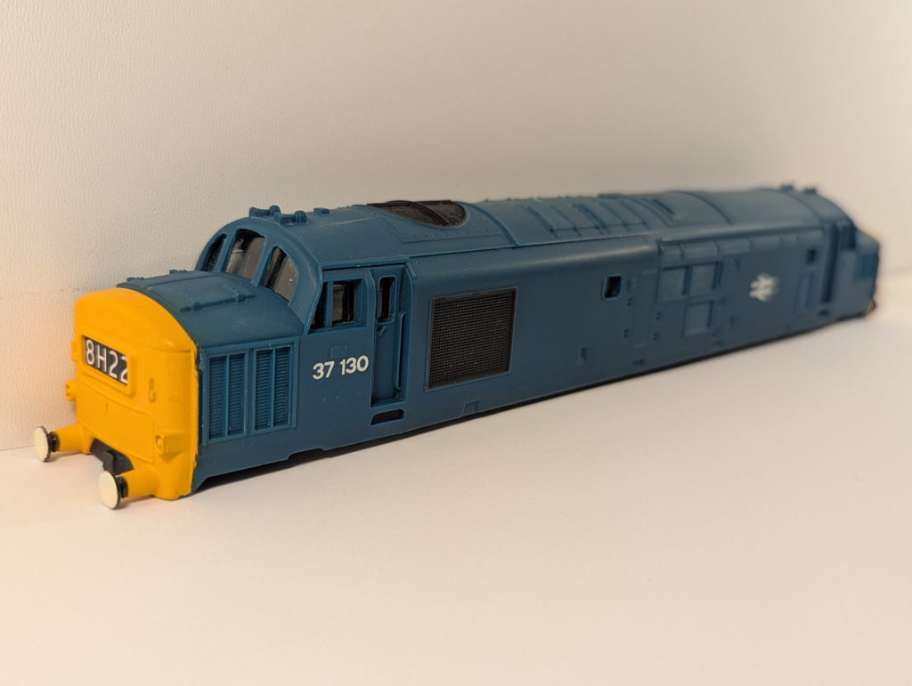 Hornby OO Gauge Class 37 Body Shell – Scratched Paint