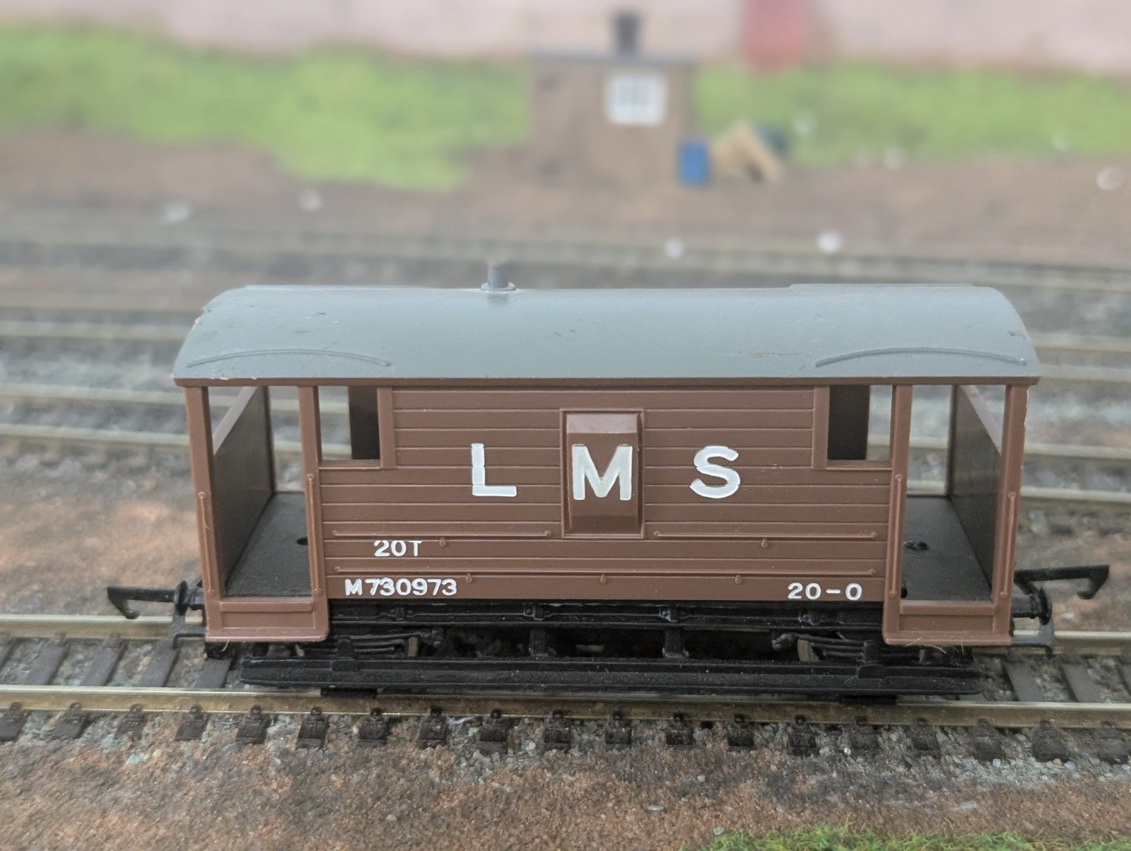 Wrenn W4311 OO Gauge LMS 20T Brake Van M730973 Bauxite