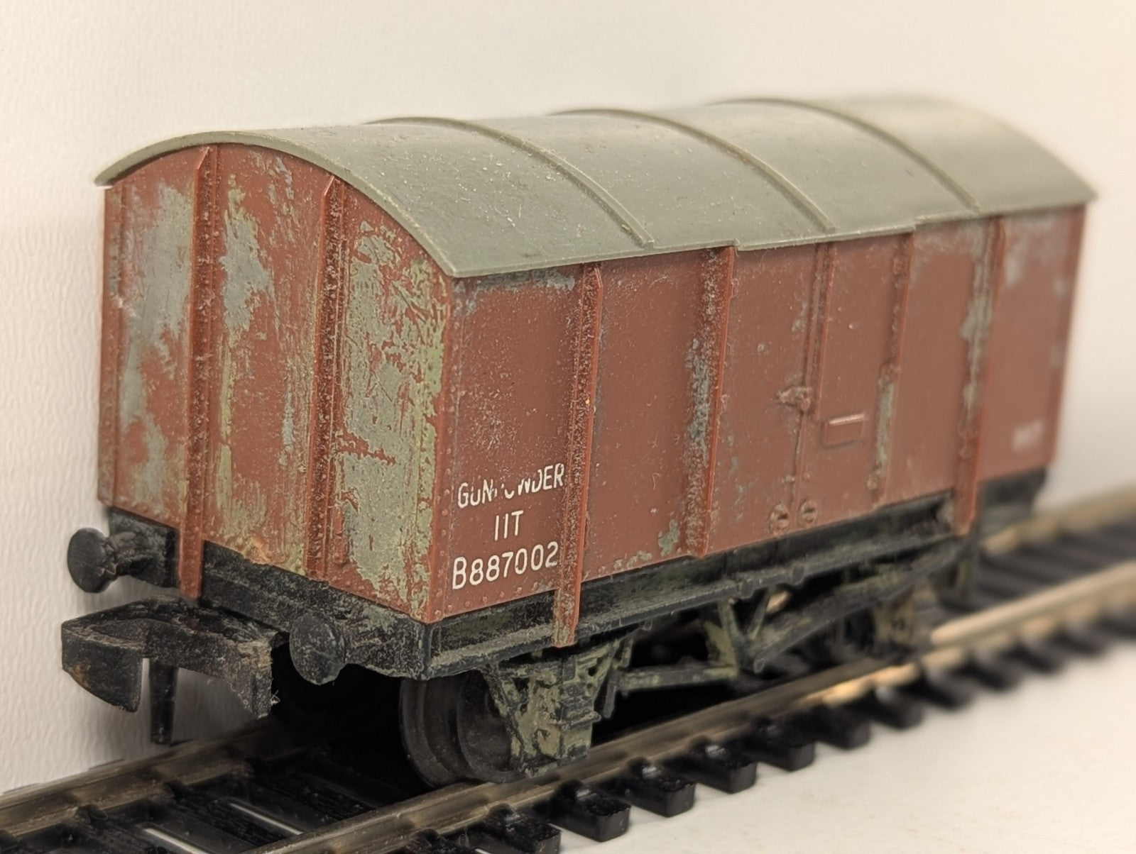 Hornby Dublo 4313 BR Gunpowder Van OO Gauge - Damaged Paint and Lettering