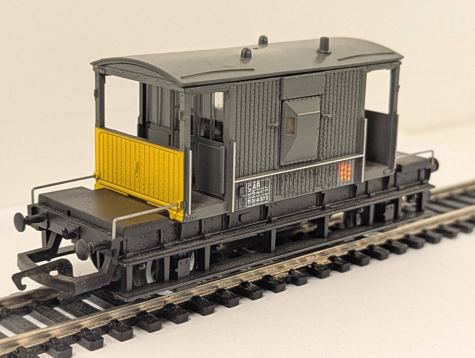 Hornby R.049 OO Gauge BR Sub-Sector 20 Ton Brake Van B954303