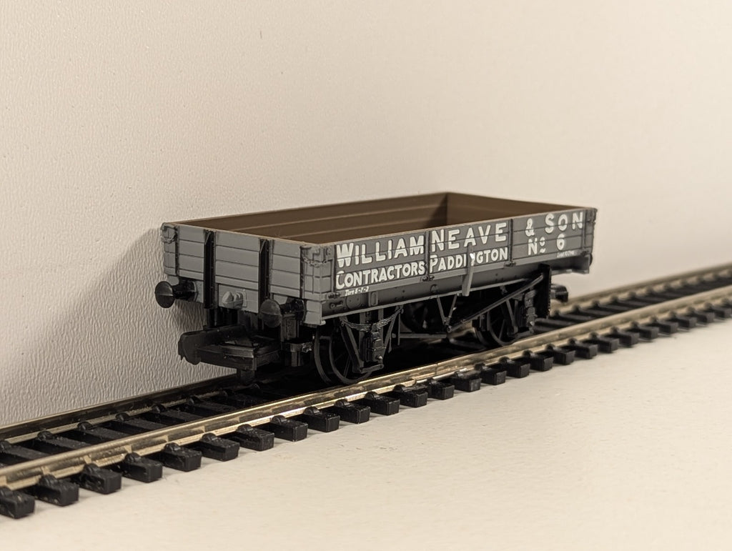 Replica Railways 13302 OO Gauge William Neave & Son 3 Plank Wagon - Boxed
