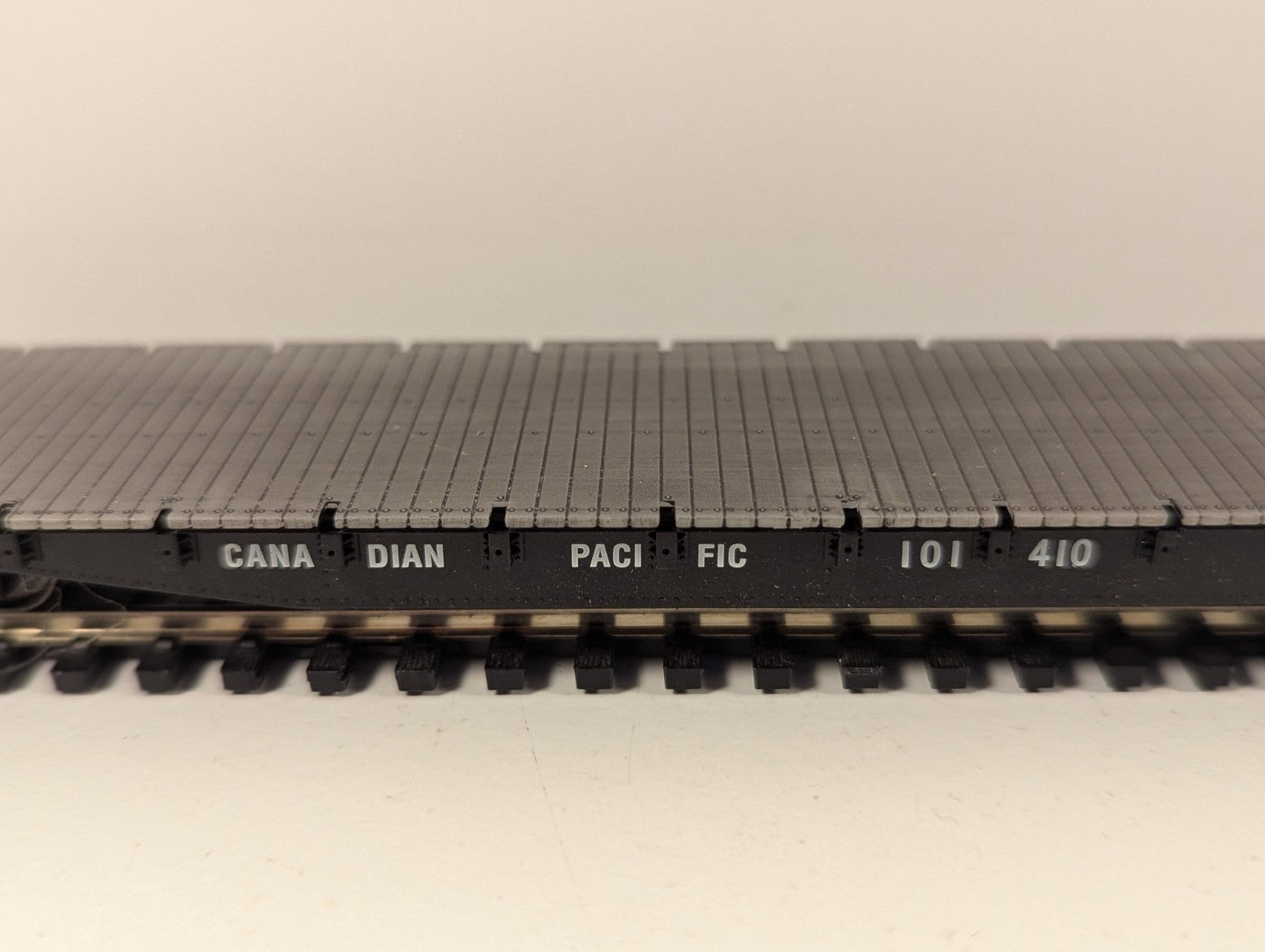 Bachmann HO Gauge Canadian Pacific Bulkhead Flatcar