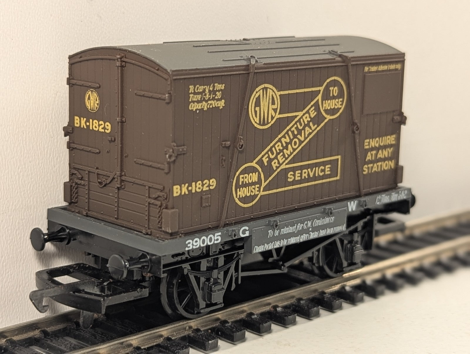 Airfix GMR 54331-8 Conflat with G.W.R. Door to Door Container