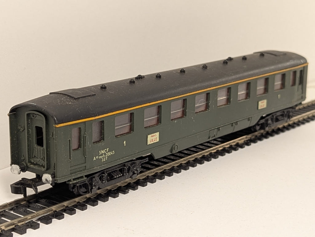 Hornby-Acho HO Gauge French SNCF Green Passenger Coach
