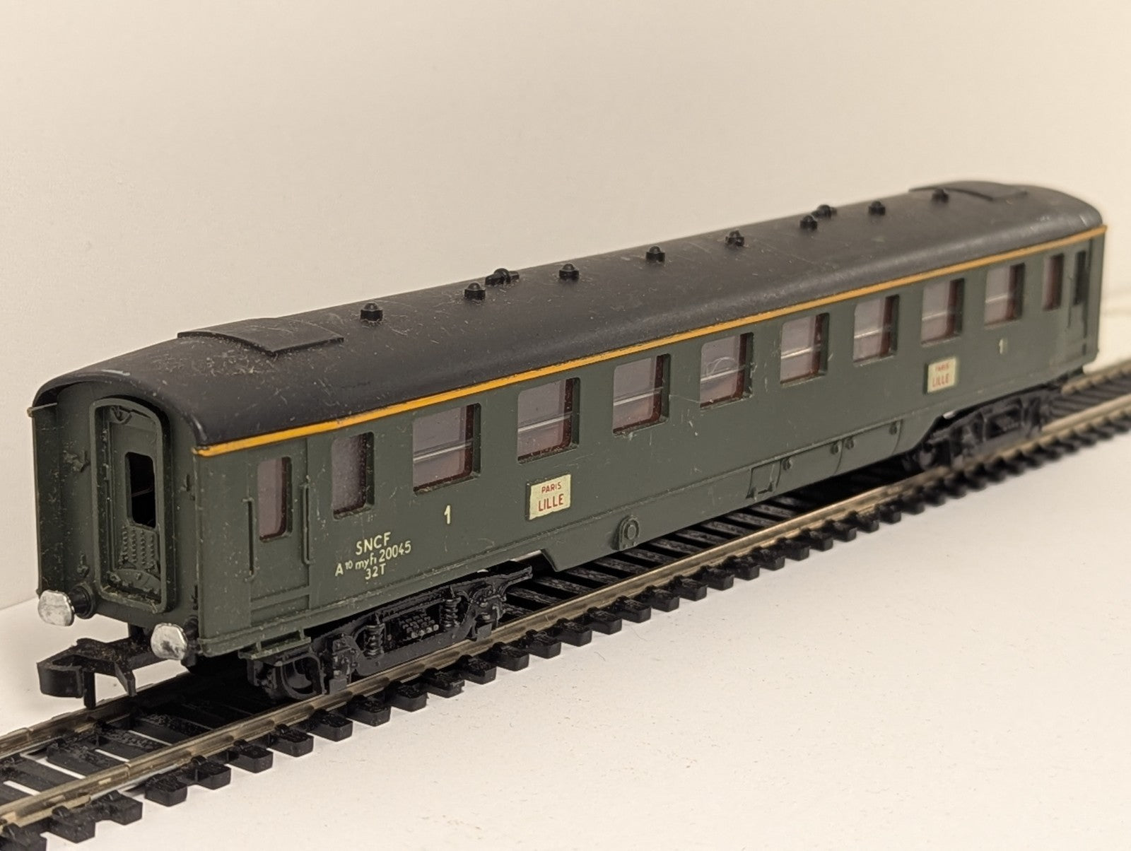 Hornby-Acho HO Gauge French SNCF Green Passenger Coach