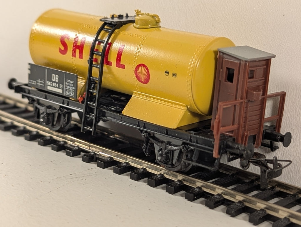 Schicht HO Gauge Shell Oil Tanker Wagon