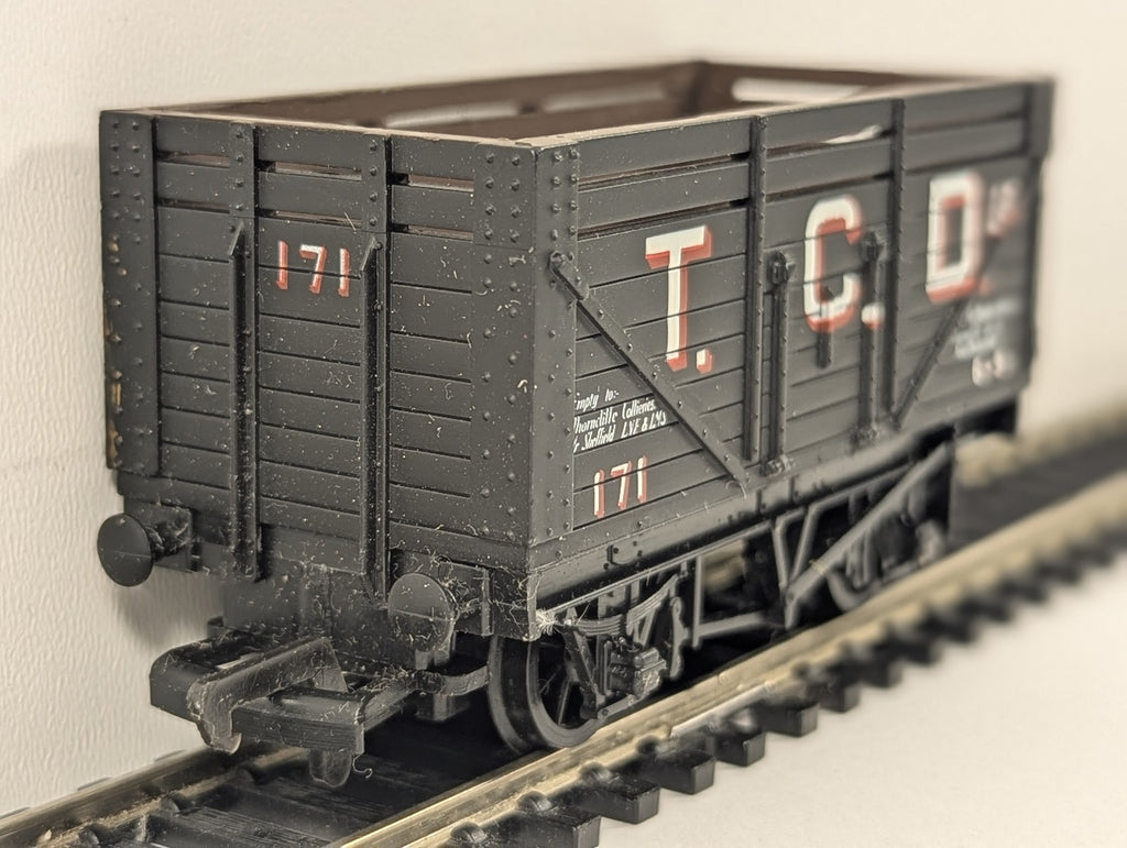 Mainline OO Gauge 7 Plank Wagon T.C.D. Ltd Goods Wagon 171 T.C.D. Ltd Black