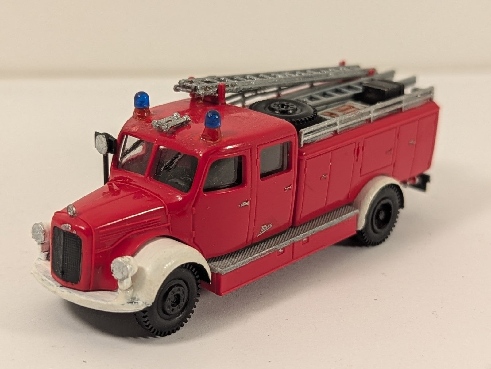 Brekina HO Scale Mercedes-Benz L3500 Metz LF 15 Fire Engine