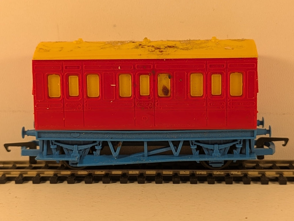 Hornby Railways OO Gauge Playtrains 4-Wheel Coach Passenger Coach 12