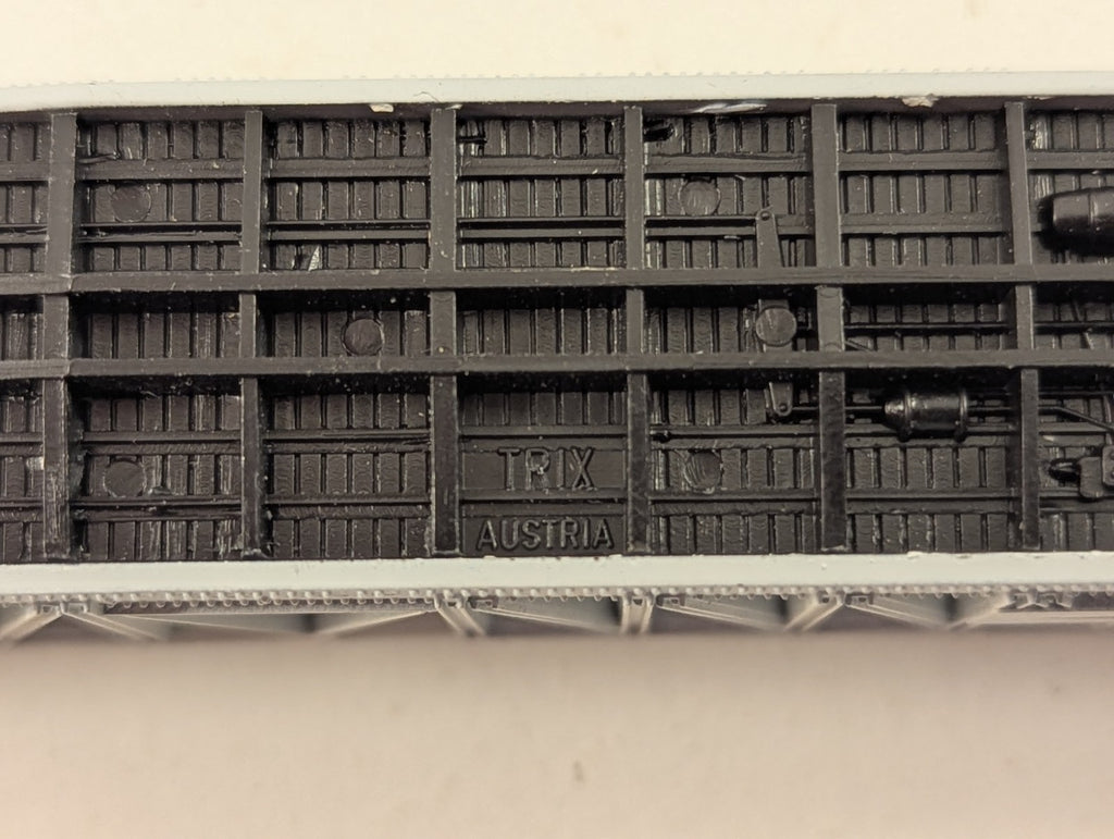 Trix N Gauge 70-Ton DOW Chemical Company Flat Beam Container Car