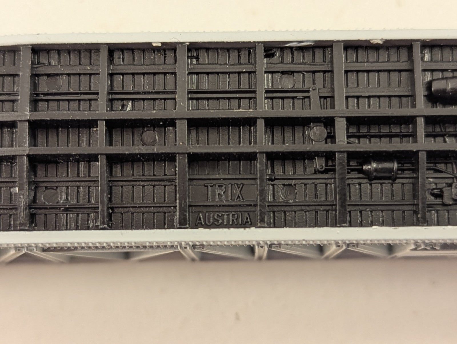 Trix N Gauge 70-Ton DOW Chemical Company Flat Beam Container Car