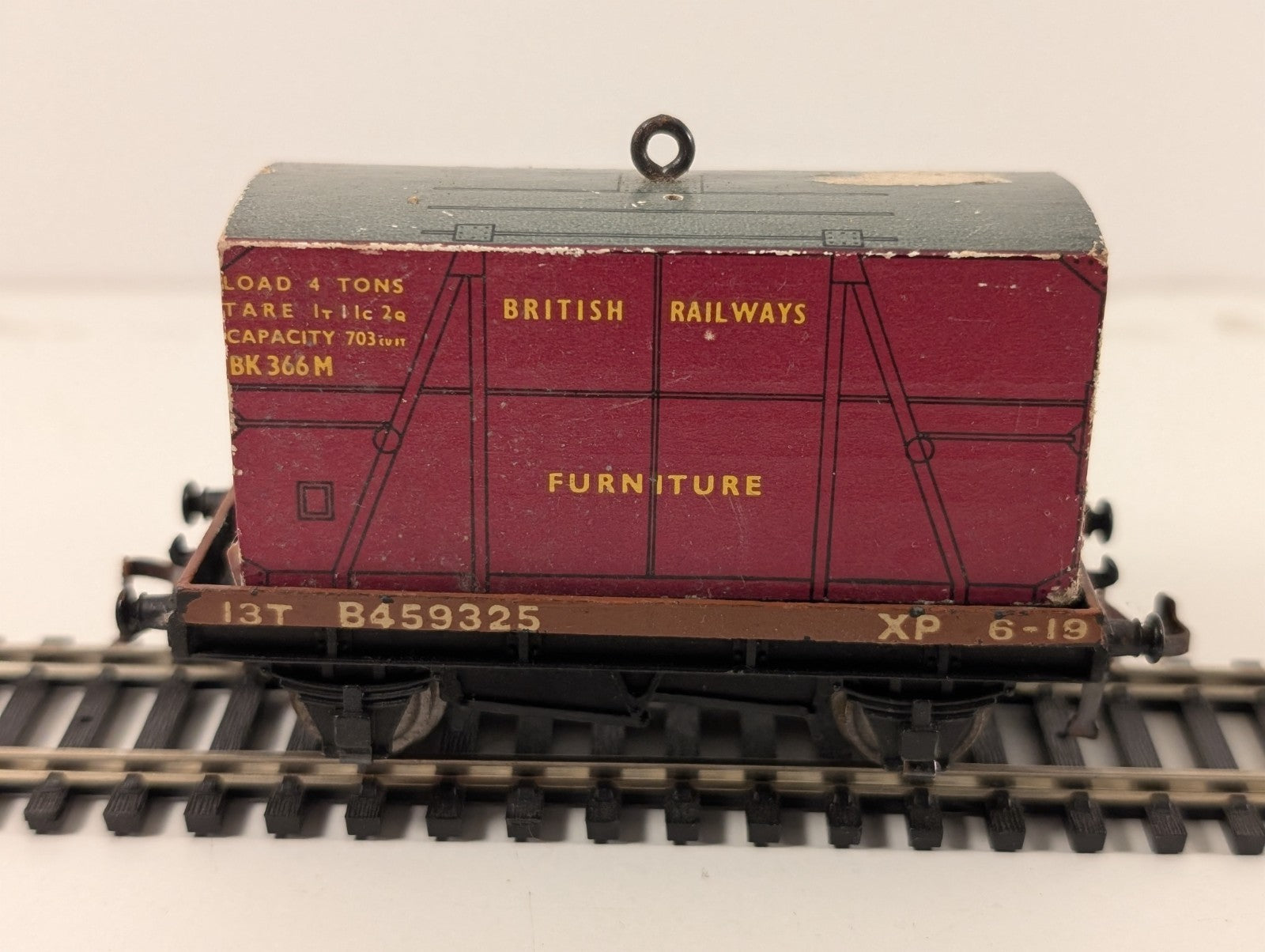 Hornby Dublo 4647 OO Gauge Low-Sided Wagon with Furniture Container