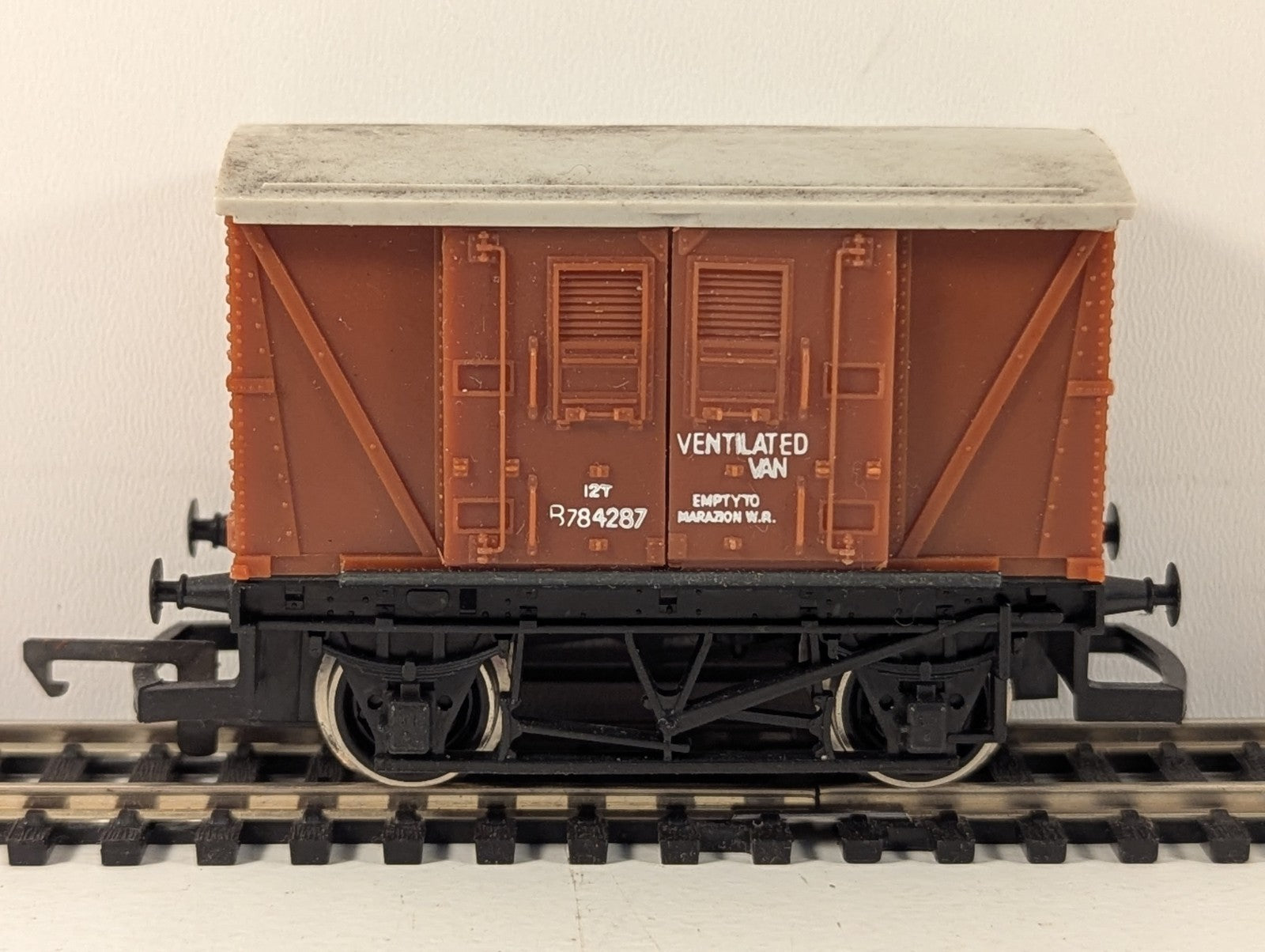 Hornby R009 British Railways Ventilated Van