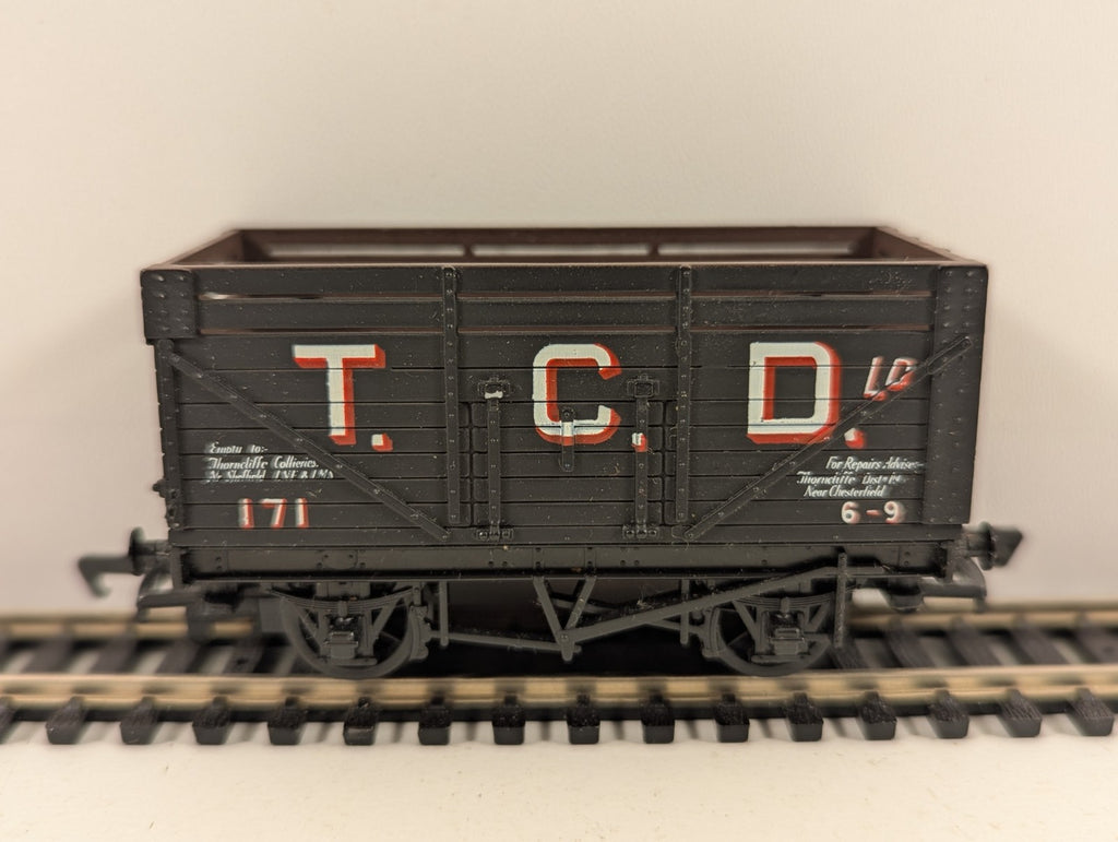 Mainline OO Gauge 37-158 12T 9 Plank Coke Wagon TCD Livery