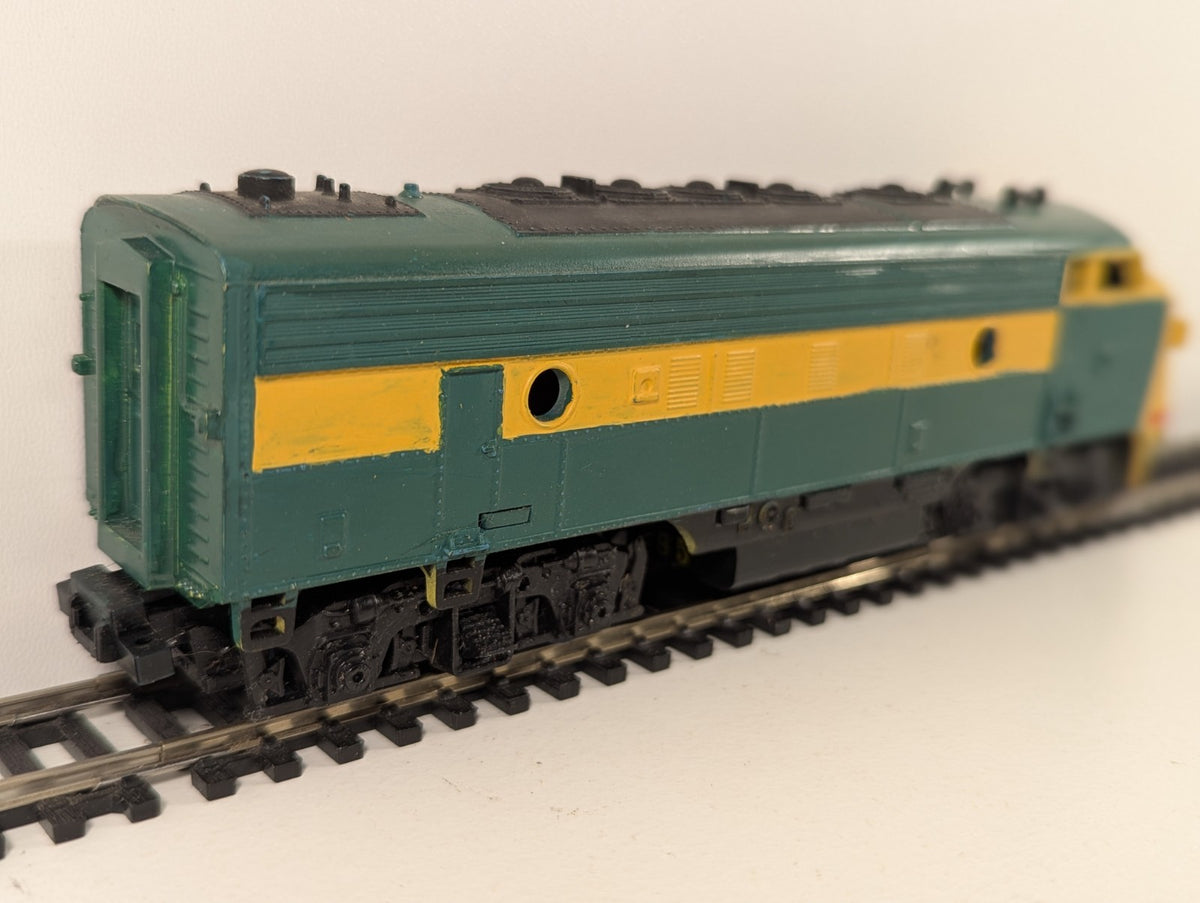 Athearn HO Scale Chicago & North Western EMD F7 Diesel Locomotive with Lights
