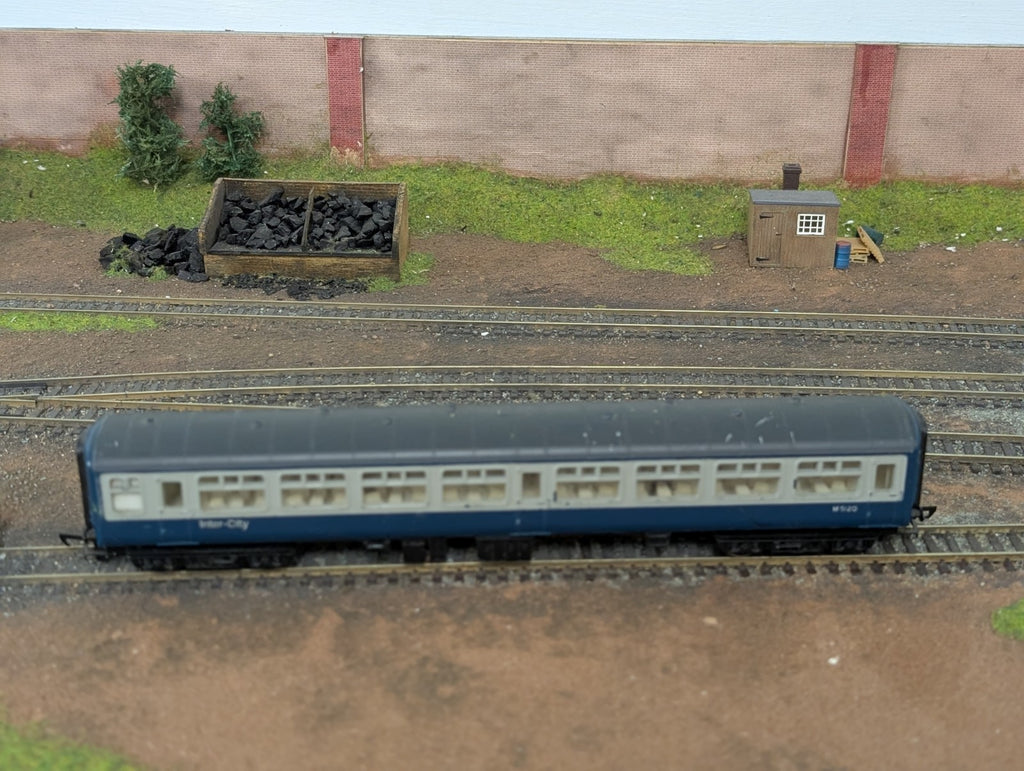 Hornby R724 OO Gauge BR Mk2 Standard Open Coach M5120 Blue & Grey