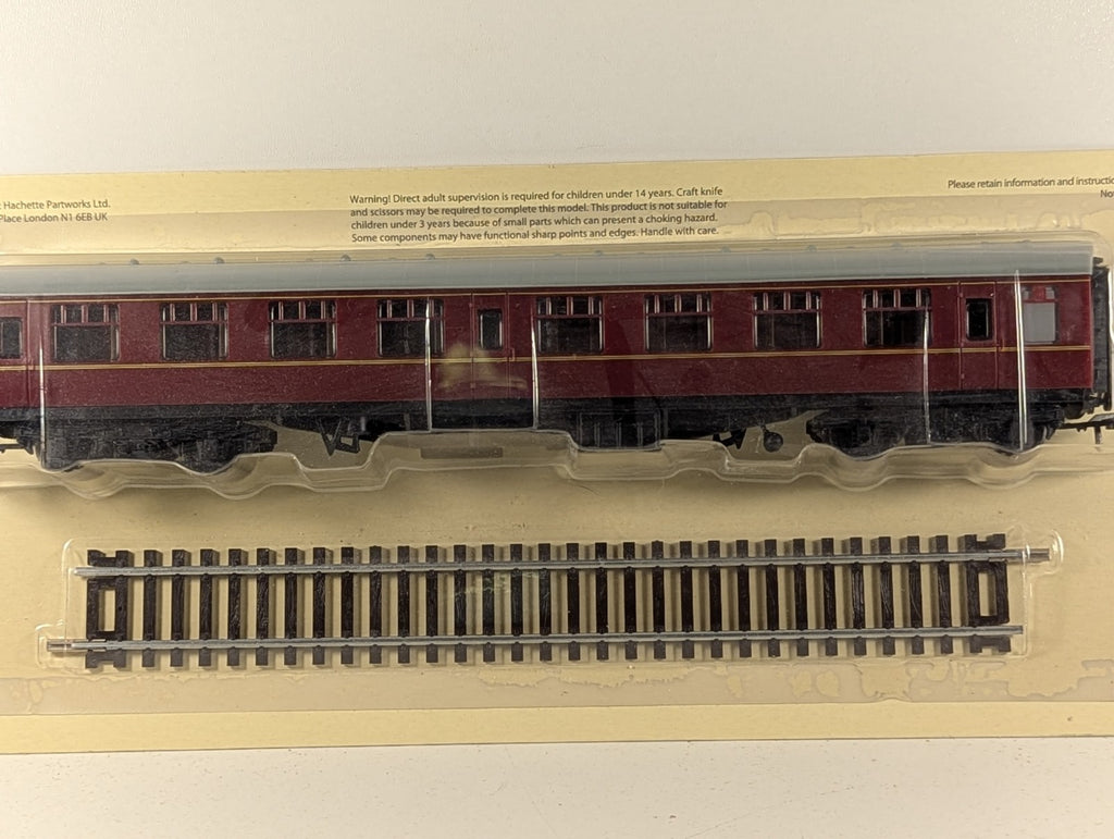 Hachette OO Gauge BR Mk1 TSO Coach & Track Pack - Boxed & Unopened