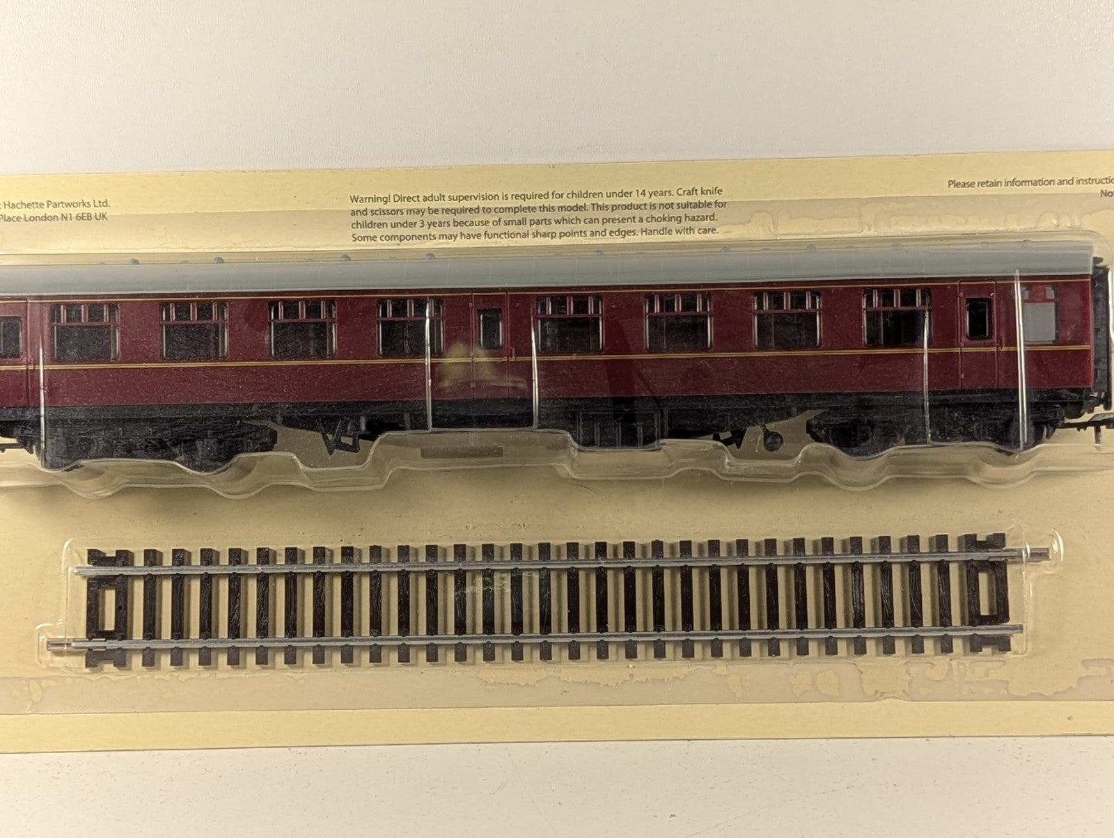 Hachette OO Gauge BR Mk1 TSO Coach & Track Pack - Boxed & Unopened