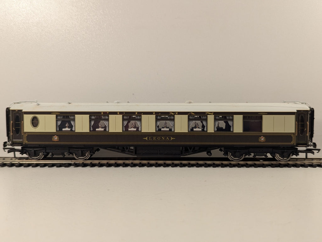 Hornby R4143 Pullman 1st Class Parlour Car 'Leona'