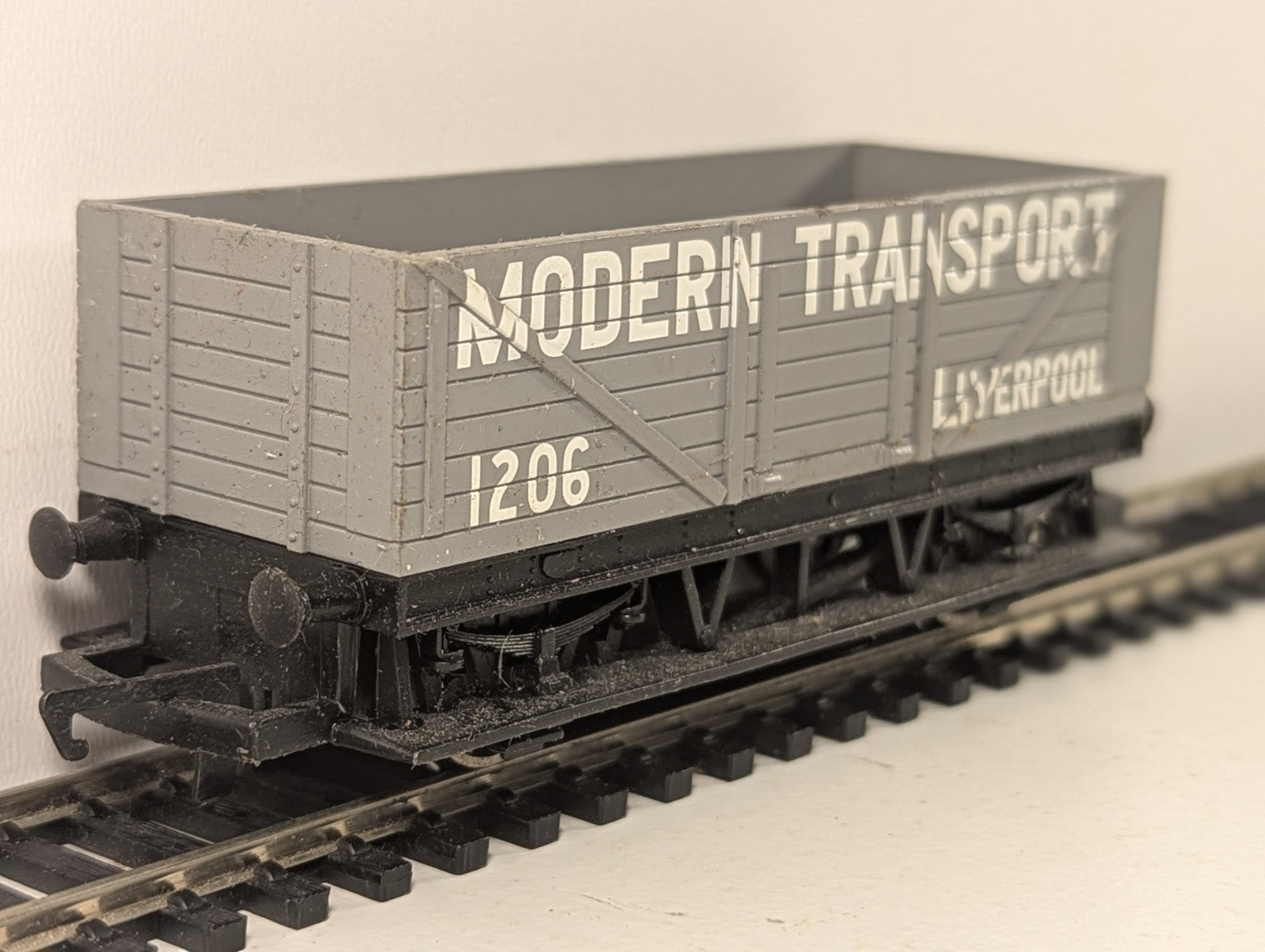 Hornby OO Gauge Modern Transport Liverpool 7 Plank Wagon Goods Wagon