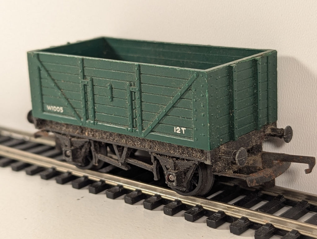 Tri-ang W1005 12T Open Wagon – Needs a Clean