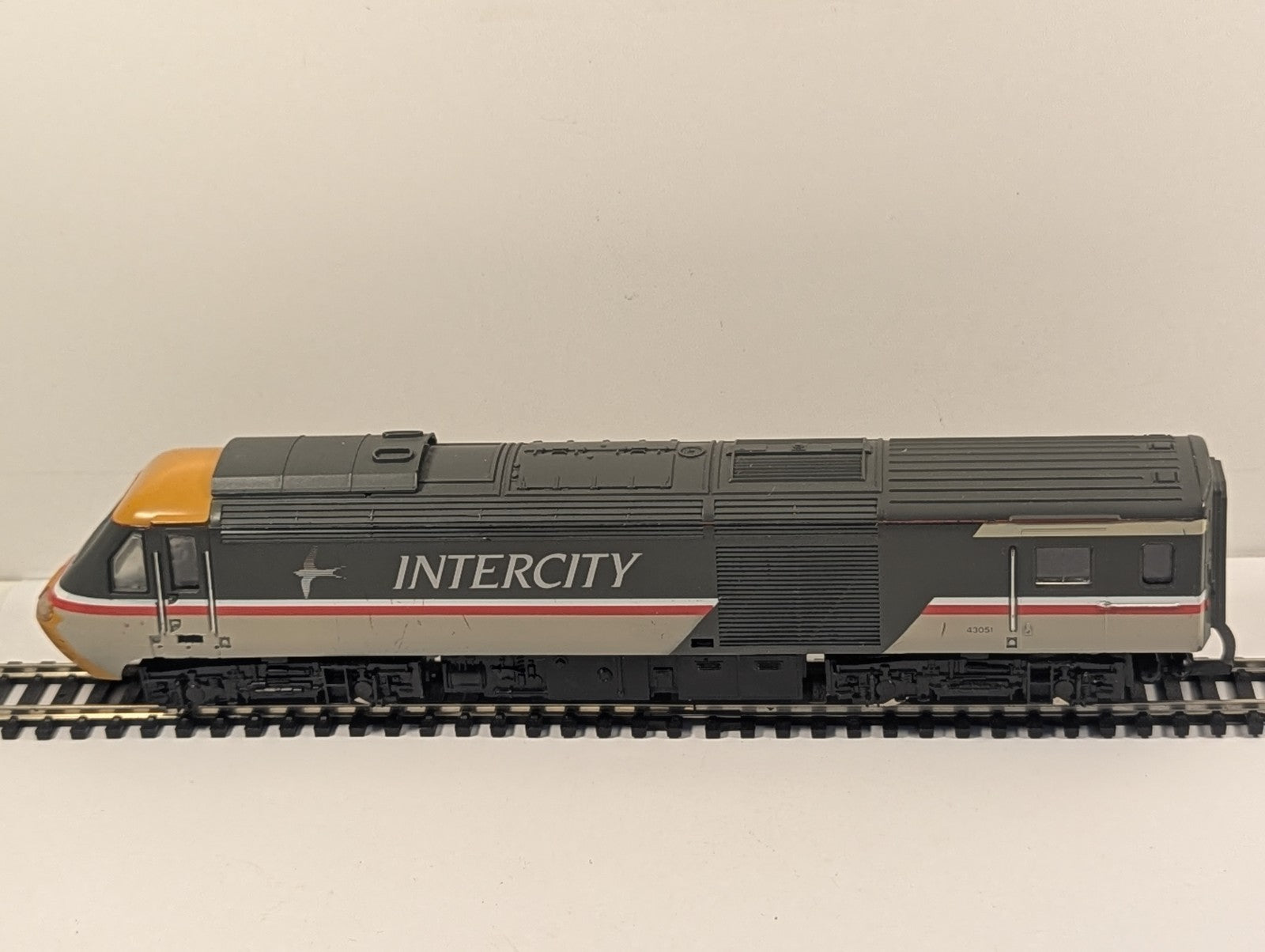 Hornby OO Gauge Class 43 HST InterCity "Swallow" Dummy Power Car