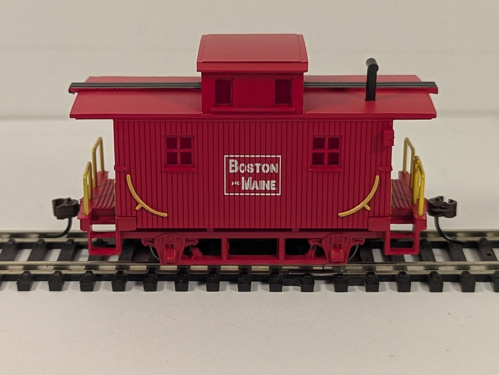 Bachmann HO Gauge Bobber Caboose Boston & Maine 18448
