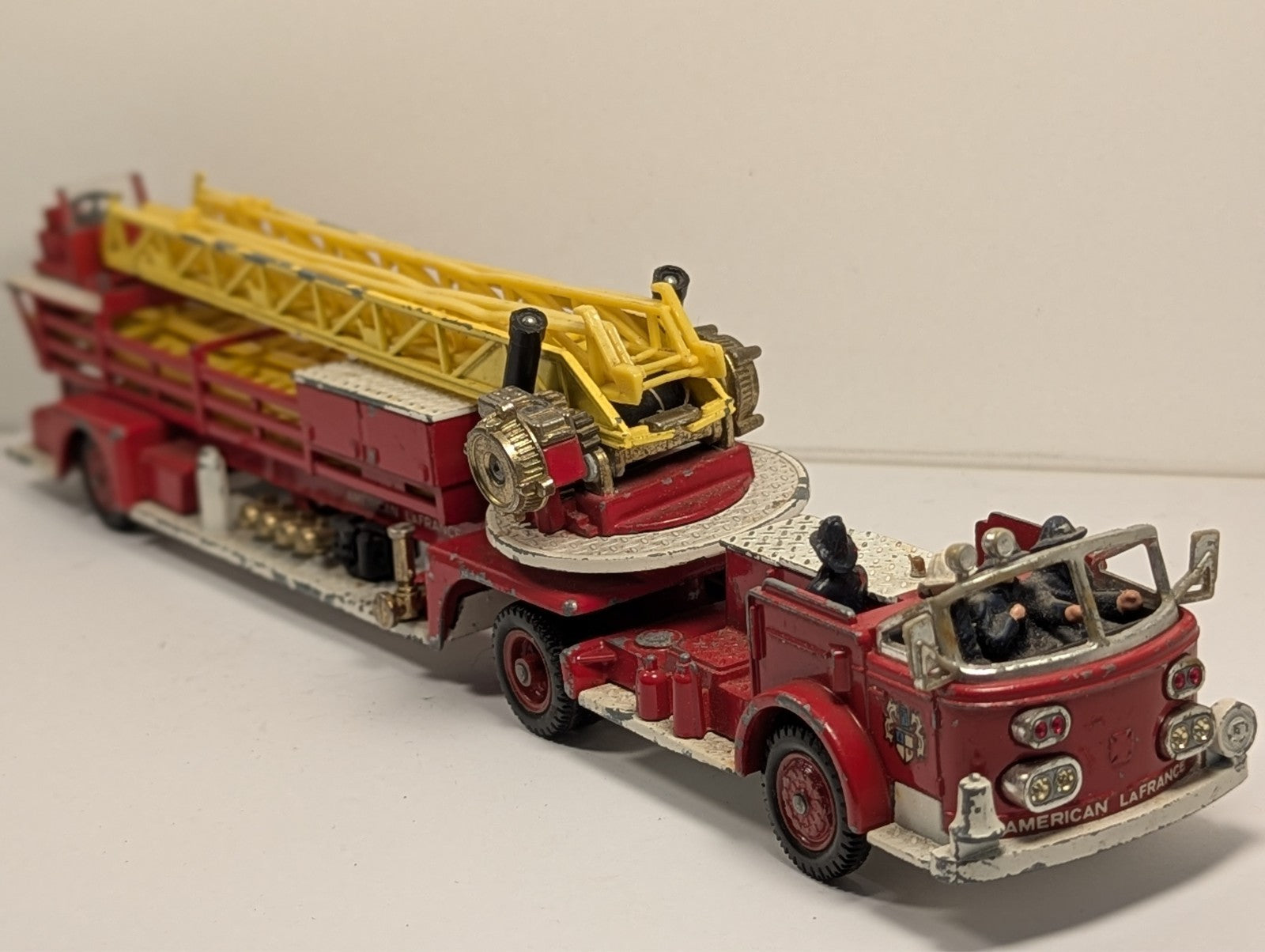Corgi Major Toys 1143 American LaFrance Aerial Rescue Truck 1:43 Scale