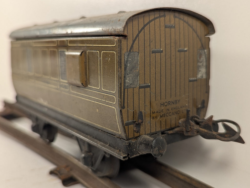 Hornby O Gauge No. 1 Passenger Brake Van Passenger Coach LNER Teak