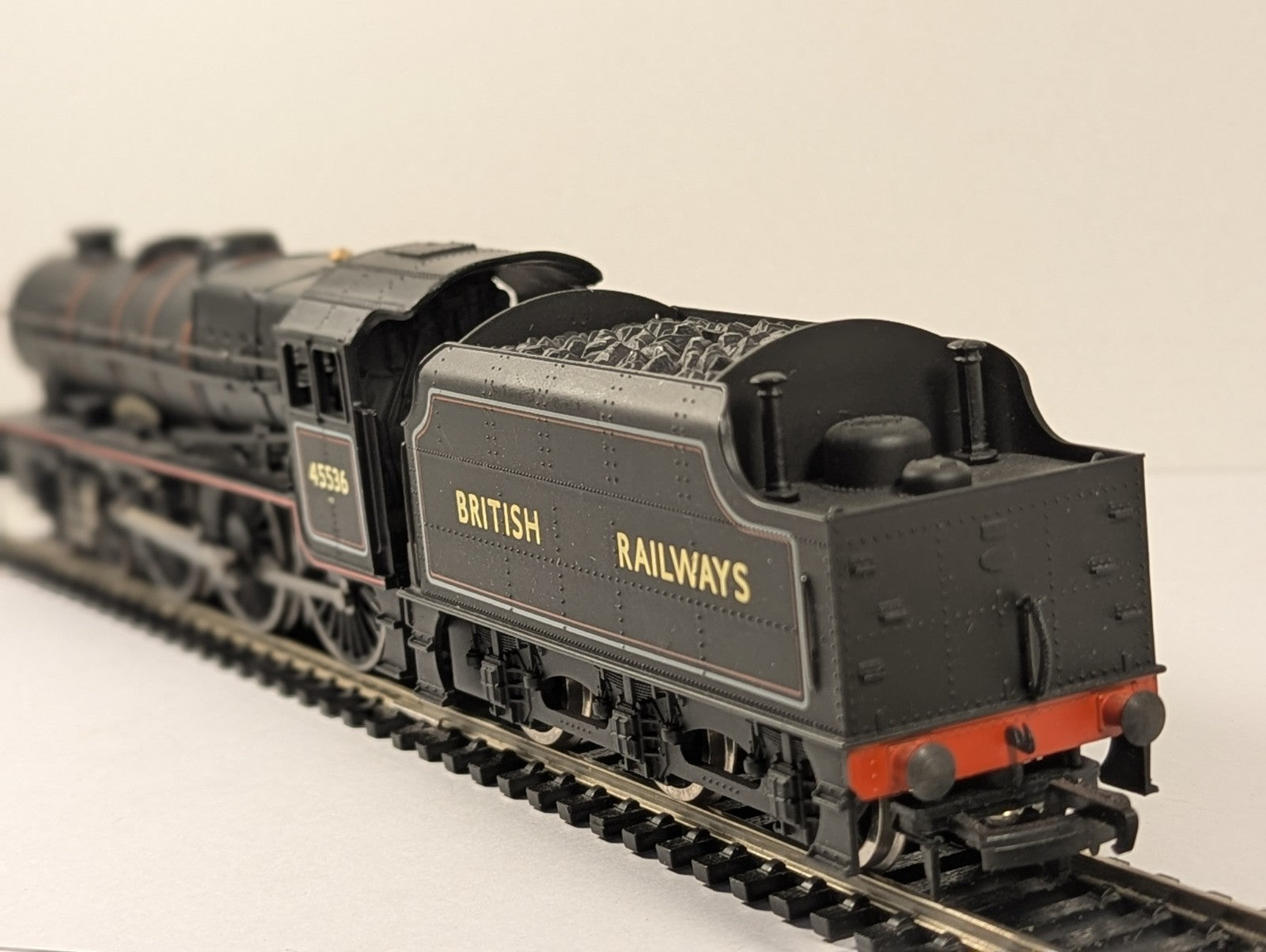 Bachmann OO Gauge Patriot Class 45536 Private W Wood VC BR Steam Loco