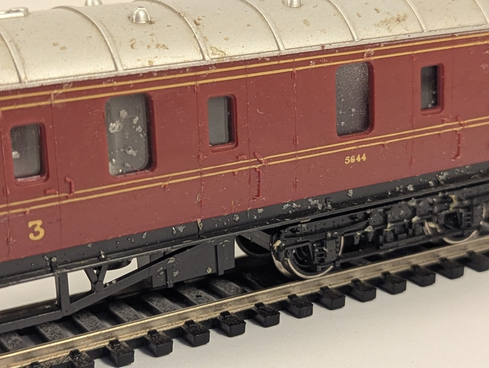 Hornby OO Gauge R423 LMS Brake 3rd Coach 5644