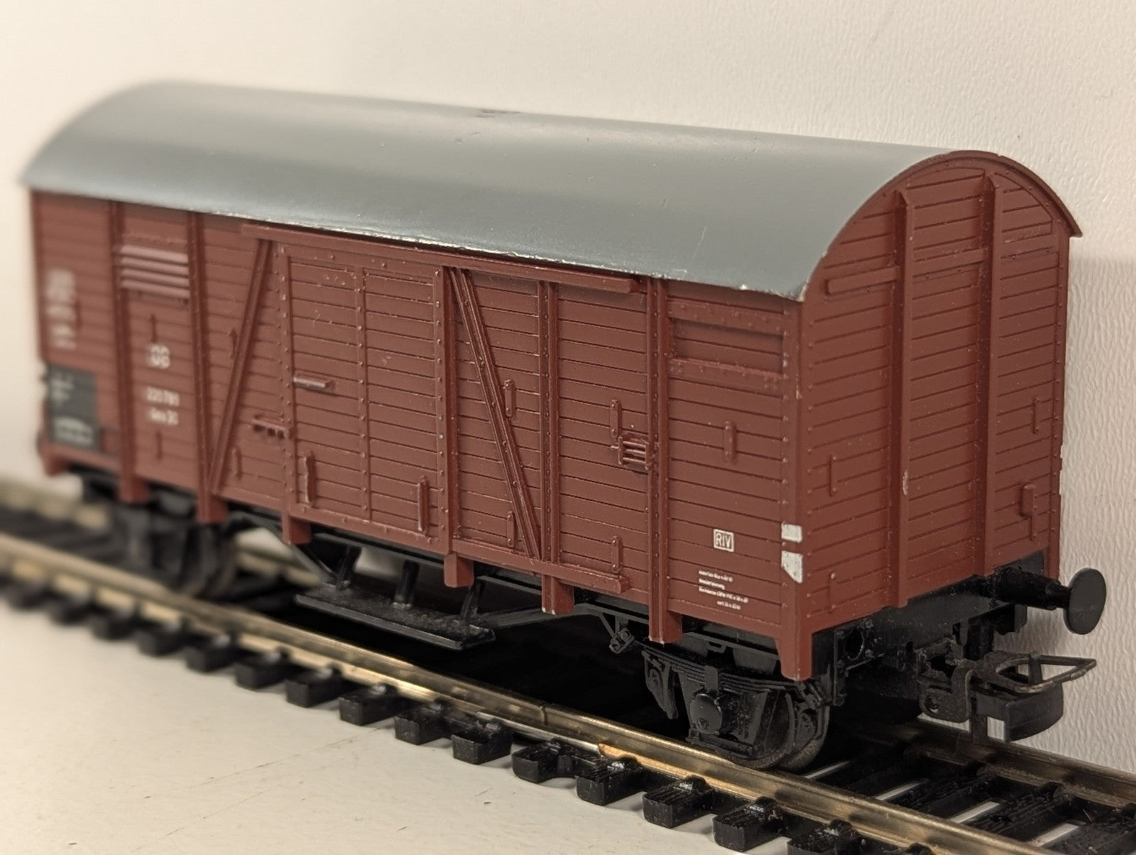 Liliput L225303 Deutsche Bundesbahn Covered Goods Wagon