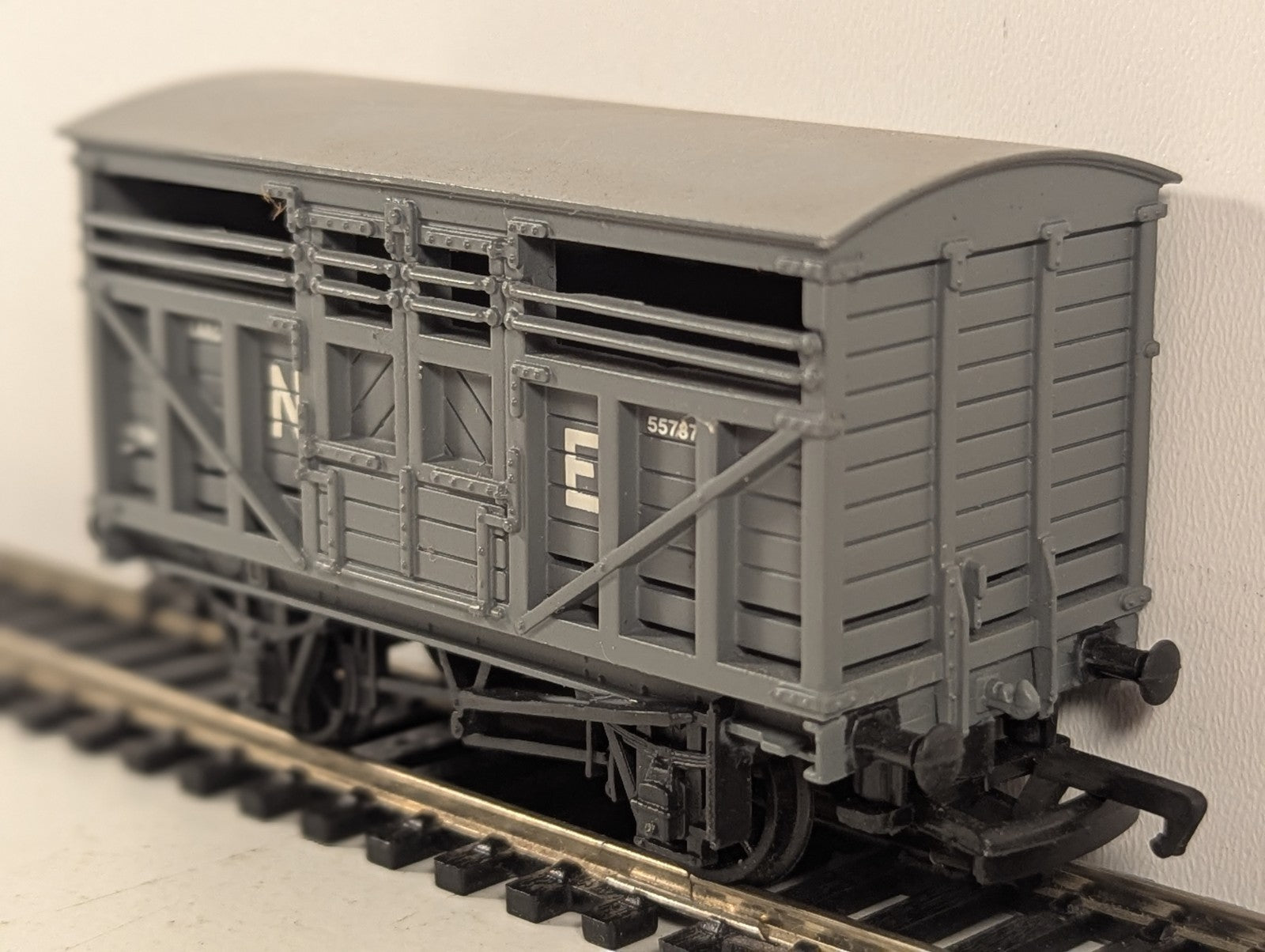 Bachmann OO Gauge LNER Large Cattle Wagon Goods Wagon 55787