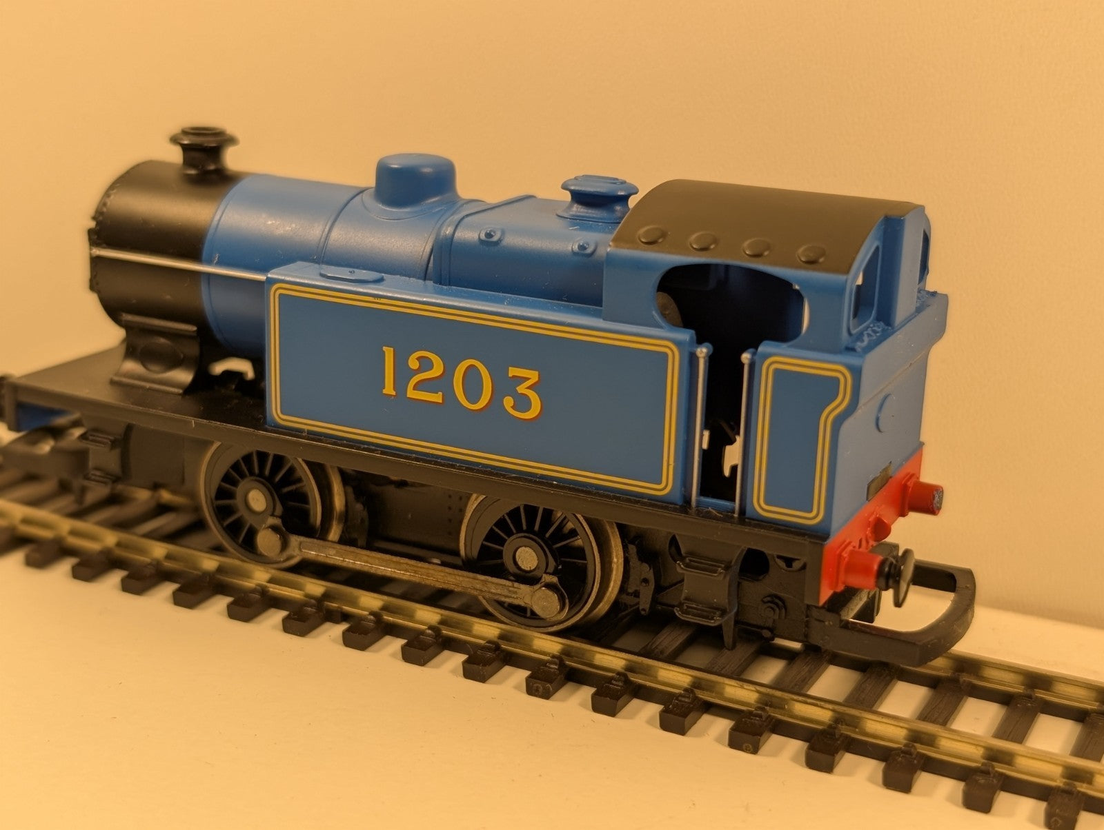 Hornby OO Gauge Class D Industrial 0-4-0T Steam 1203 Eastern Region Blue Livery