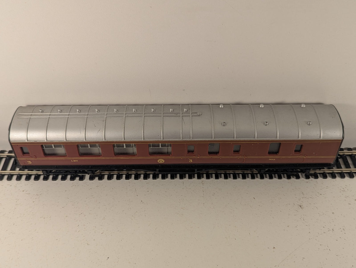 Hornby OO Gauge LMS Stanier Brake Third Corridor Coach Passenger Coach 5644