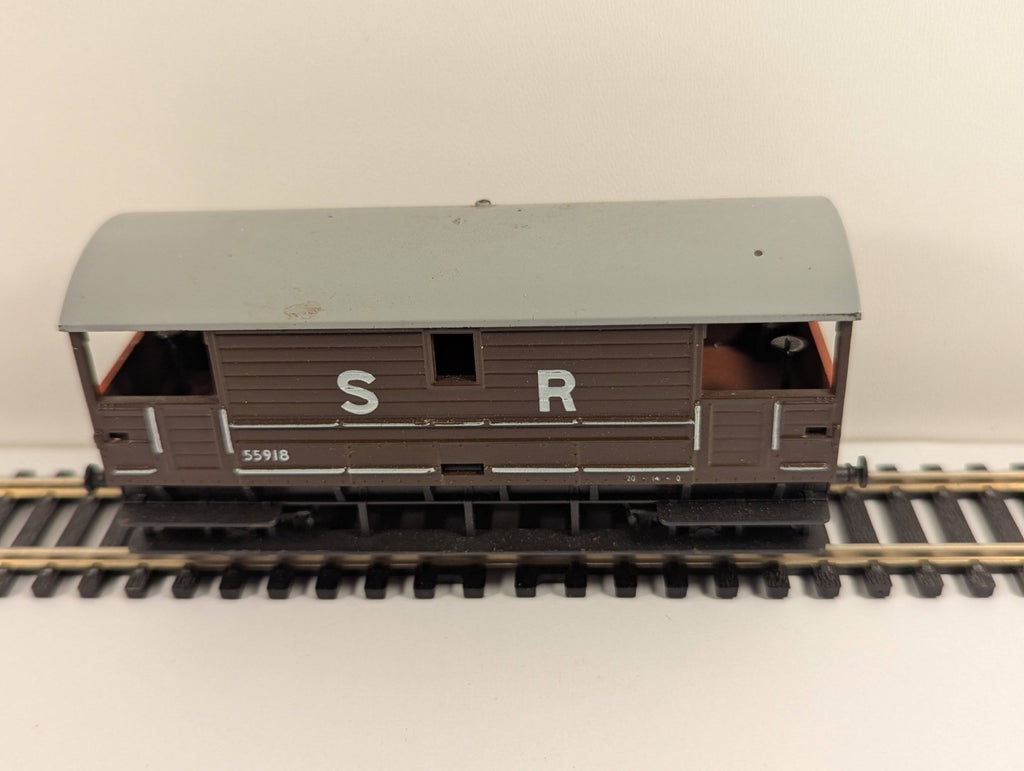 Hornby R6802 OO Gauge SR 20-Ton Goods Brake Van – Missing Coupling